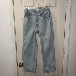 Abercrombie & Fitch Women's The Loose Hi Rise Light Wash Jean Size 28/6